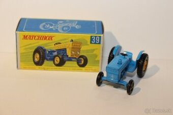 Matchbox RW Ford tractor