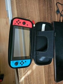 Nintendo Switch komplet + 2 hry