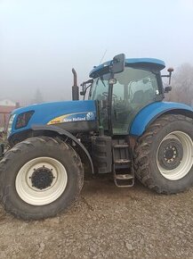 New Holland T 7040