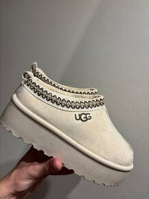 Ugg cizmy.