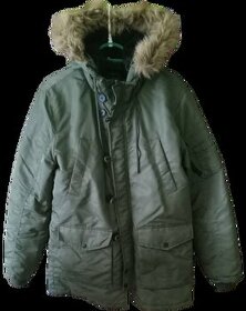 Bershka Zelená pánska zimná bunda s kapucňou - 1