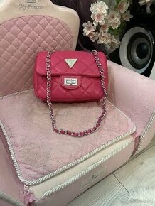 Ruzova pink kabelka guess