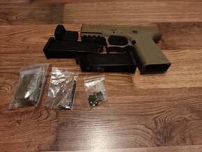 Airsoftovy Glock 19 + guličky 0,25 a greengas v cene