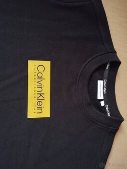 Predám mikinu Calvin Klein