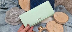 Dámska krásna zelená peňaženka
