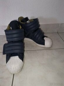 Adidas SuperStar na platforme