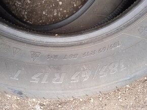 Predám zimné pneumatiky 2 kusy 185/65r15