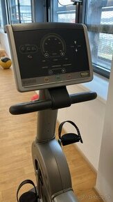 Stacinárny bicykel Technogym