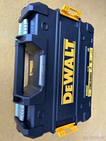 Dewalt DCD777D2T aku vrtací šroubovák 18V 2x2Ah