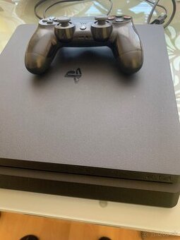 Predám PlayStation 4 Slim + ovládač