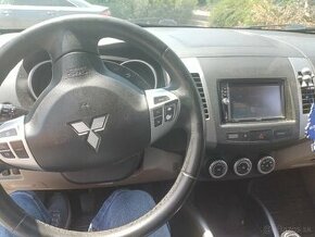 Mitsubishi Outlander - 1