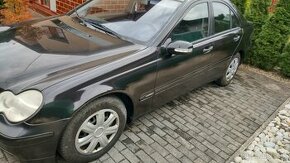 Predám Mercedes c 220