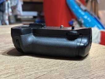 Nikon MB-D15 - Battery grip pre D7100 a D7200