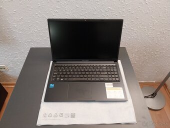 Predám nový ASUS Vivobook 15 X1504