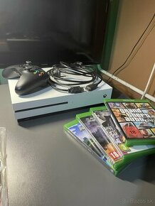 Predám Xbox One S - stav ako nový, s príslušenstvom a hrami