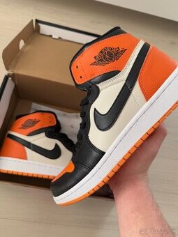 Nike Air Jordan 1 Retro High OG “Orange & White