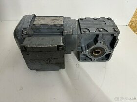 ELEKTROMOTOR S PREVODOVKOU 23 ot/min