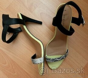 Žlto-čierne sandále New Look
