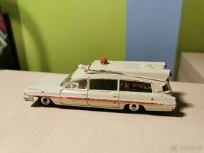 ZLAVA Dinky toys Ambulancia Superior