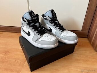 Nike air jordan 1 mid smoke gray