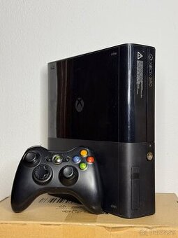 Xbox 360 E - 250GB Komplet prislušenstvo