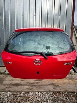 Predám kufor Dvere Červené Toyota Yaris 2005-2011