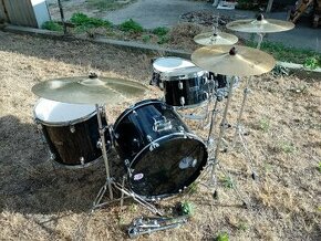 Bicie Mapex a činely Paiste