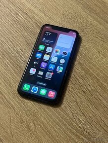 iPhone 11 / 64GB Cierny Super stav