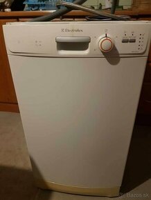 Vstavaná umývačka riadu Electrolux 45 cm