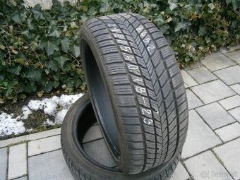 Predám 2x celoročné pneu MOMO 225/40 R18 92YXL