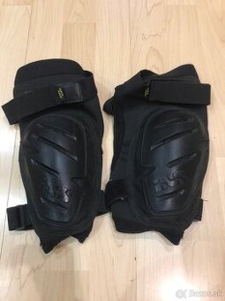 HACK RACE KNEE GUARDS BLACK