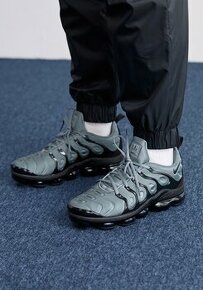 NIKE AIR VAPORMAX PLUS UNISEX