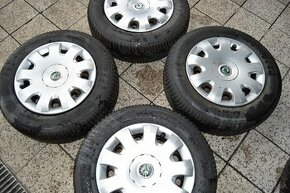 Plechové disky R15 a Škoda puklice a zimné gumy 195/65 R15 - 1