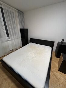 Posteľ Malm ikea + matrac