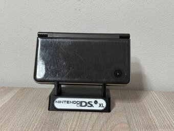 Nintendo DSi XL - 1