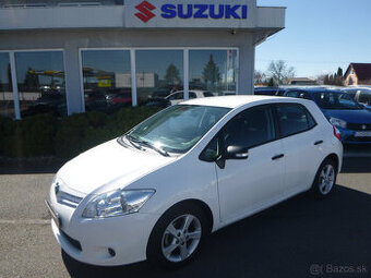 Toyota Auris 1,6i 2012 - 1