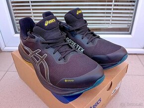 BEŽECKÉ GORE-TEX TENISKY ASICS V ZÁRUKE.