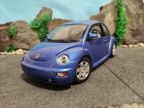 prodám model 1:18 VW new beetle