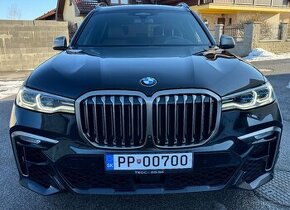 BMW X7 BLACK INDIVIDUAL full výbava