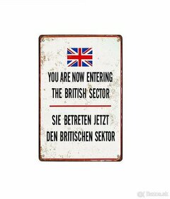 plechová cedule: Berlín - Vstupujete do britského sektoru