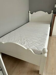 Krásna biela drevená posteľ - 1
