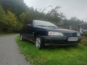 Peugeot 405.