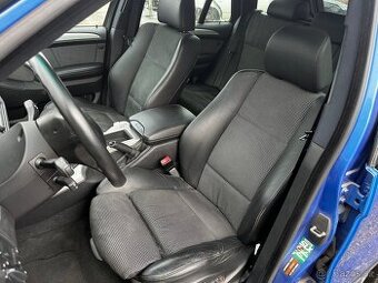 BMW X5 4.6is polokozeny interier