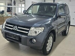 Mitsubishi PAJERO - 1