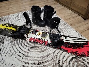 Snowboard s topánkami