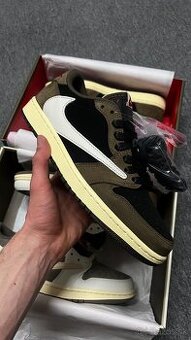 Nike x Travis Scott Air Jordan 1 Low - 1