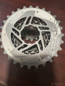 Predám cestné kazeti SRAM SHIMANO 11.R - 1