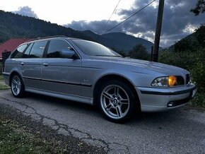 BMW e39 520i