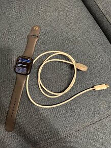 P: AppleWatch Series 9, 45 mm alu-hliník