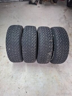 Pneu 235/70/R16 - 1